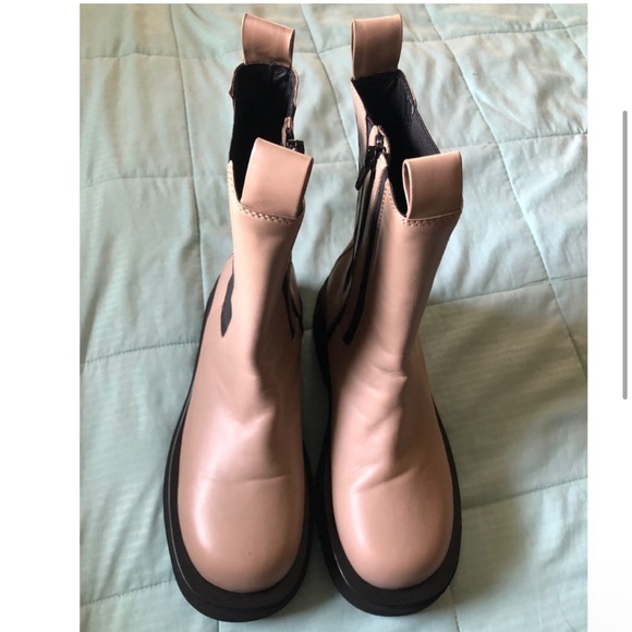 Jeffrey Campbell tanked Chelsea boot in taupe - Picture 2 of 6